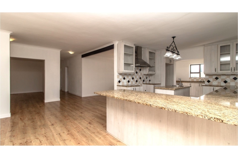 7 Bedroom Property for Sale in Loevenstein Western Cape
